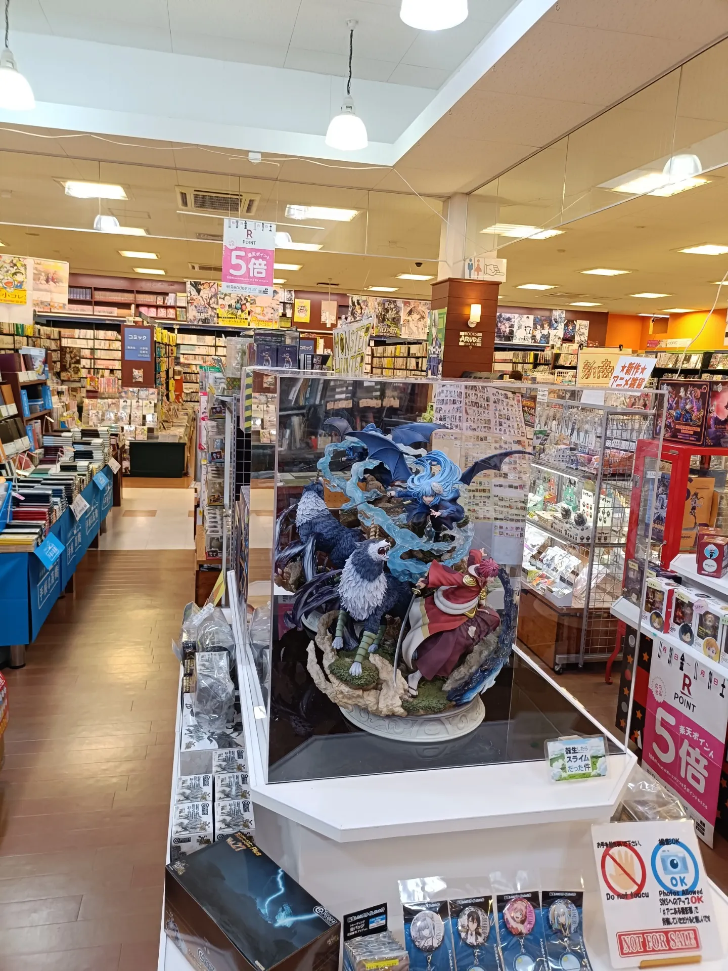 アクリルケース 五面体台座つき