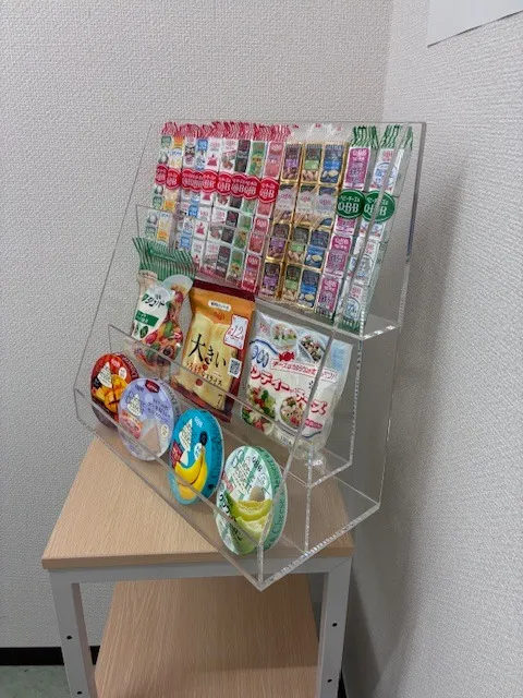 チラシが見やすく取りやすいスタンド